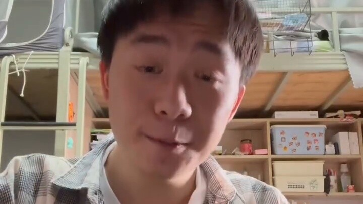 Episode 1 of "Approaching the Plastic Man". This is the plastic man next to me. He seems to be very 