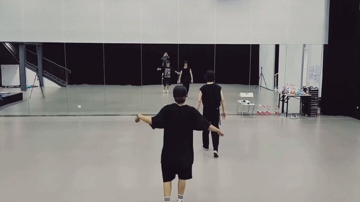 [Ding Chengxin] พี่ Ding เต็มไปด้วยกล้ามเนื้อและการควบคุม! ใครไม่รักบ้าง!