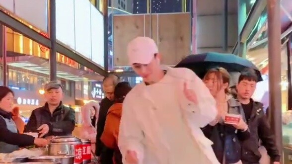 การเต้นรำบนถนนมันสนุกมาก แต่สุดท้ายฉันก็อายมาก