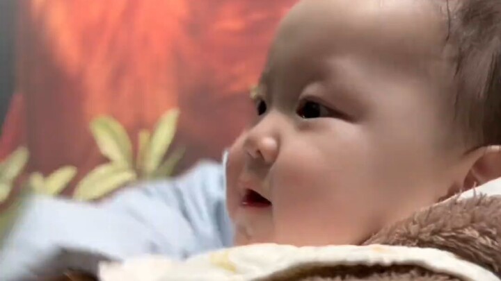 Trẻ con nhà người ta đều mê trai/đẹp gái thế à?