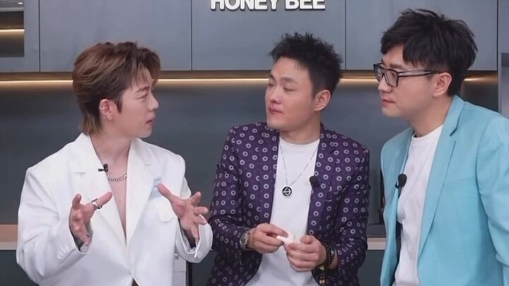 【Vương Lật Tân】Lần đầu chứng kiến các khách mời livestream ăn xong sản phẩm rồi ngoan ngoãn lau bàn~
