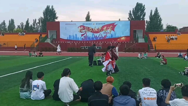 قيصر ممتع، الجميع يواجهون فضيحة اجتماعية كاملة