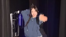Thử thách bài hát mới ONE SPARK của STAYC Xiumin!