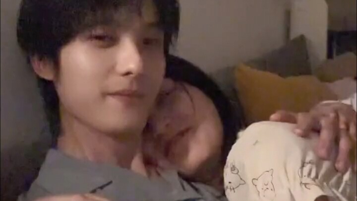 "Bé yêu ghen ăn tức ở"