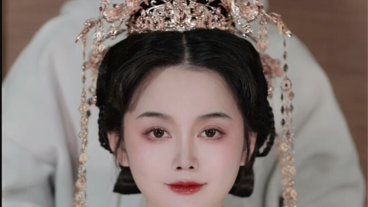 “Kim ngọc lương duyên, long phượng vinh hoa”