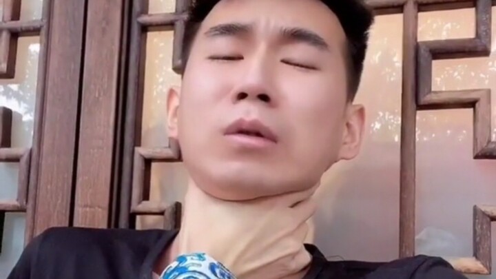 Cánh tay của anh trai tôi thực sự khỏe và mạnh mẽ☺️