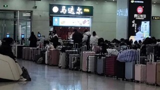 论大学生在高铁站如何排队