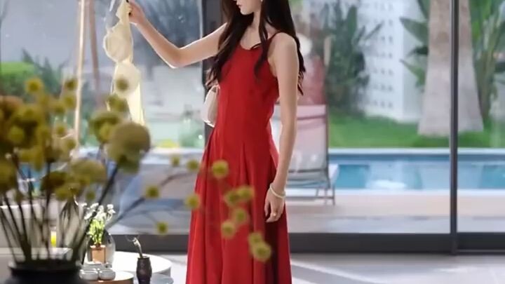 A WEALTHY DAUGHTERs Fiance break if the engagement in the public.