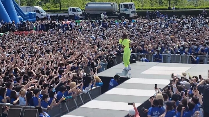 เจสซี่ โชว์เพลง “Zoom” บนเวทีงานครบรอบสถานีโทรทัศน์ บรรยากาศเร่าร้อนสุดขีด การแต่งตัวชุดนี้ก็เด็ดดวง