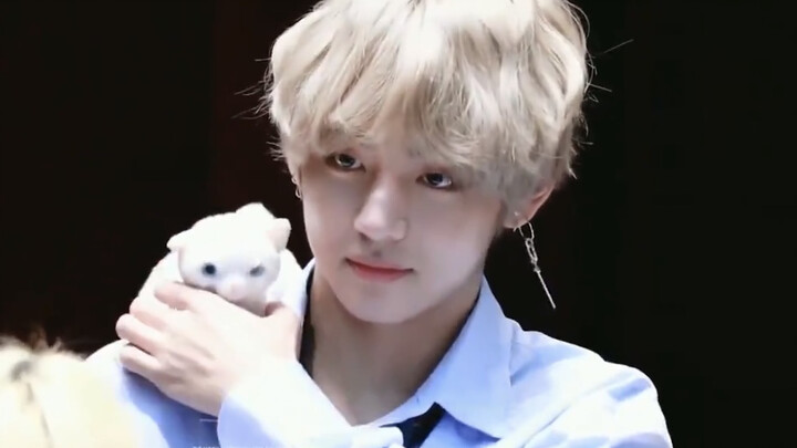 [Kim Taehyung] The full version of the VIVI signing event video that was deleted by a VIA site’s pap