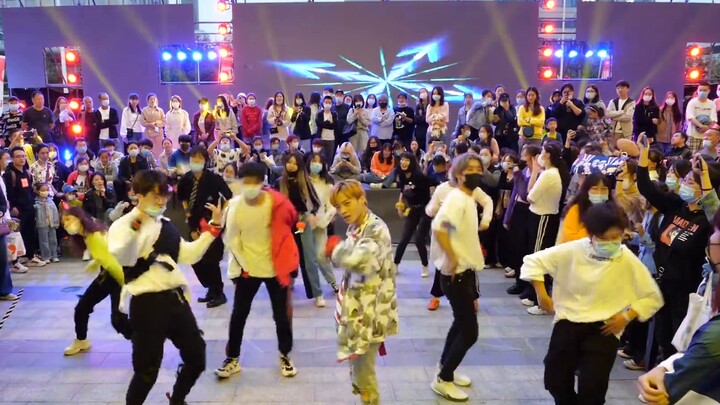 [KPOP Random Dance Dalian Station BTS Special 20/10/01] Đây không phải là fan của top 100 ca sĩ sao?