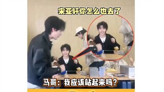 ضحكت لدرجة أنني كدت أتقيأ! فرقة شيه توان تعود إلى جذورها وتؤدي رقصة قبيلة أفريقية "آغو ناما تاتا" من