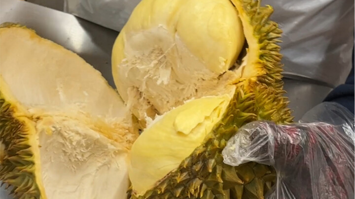 Durian Bao’en yang baru aja aku beli beberapa hari lalu benar-benar keren abis! Mau berbagi sama kal