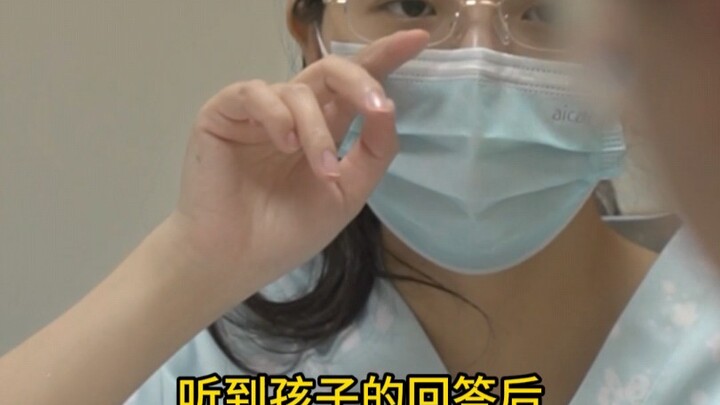 عندما سمعت إجابة الطفل الأخيرة، شعرت بثقل كبير في قلبي.