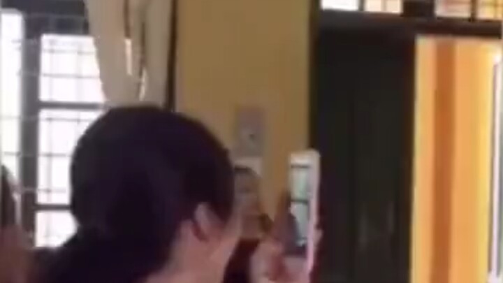 花有重开日，人无再少年。