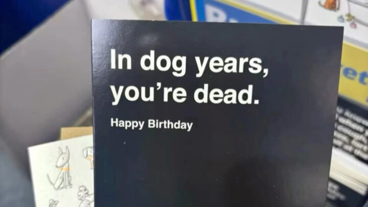Thấy một tấm thiệp sinh nhật, suýt nữa thì nghĩ là đang chửi người ta…