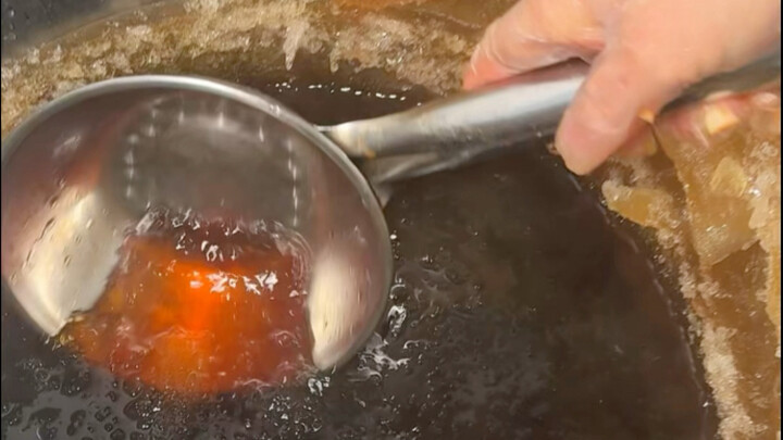 东北小饭馆现压大冷面！12一碗带冰碴太过瘾了！