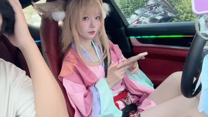 Mengajarkan Anda secara daring cara agar bisa dipikat oleh wanita kaya Porsche...