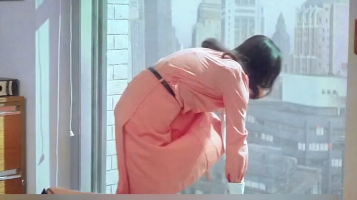 Để thử lòng bạn trai, cô gái bất ngờ nhảy xuống tòa nhà cao trăm mét!