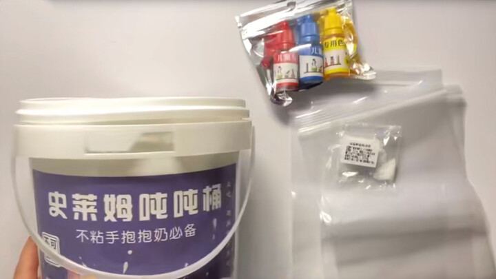 A Container of Slime - Clay Hui Hui Slime Box