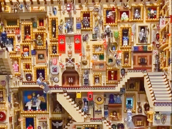 It's someone else's Lego, please type "wow" on the public screen