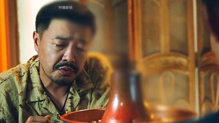 Danh tính bí mật của cảnh sát đã bị lộ và anh ta dễ dàng giải quyết cuộc khủng hoảng chỉ bằng một độ