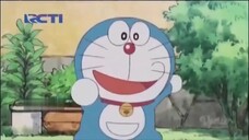 Doraemon robot kecil adalah pekerja keras/kotak manusia mini