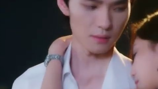 Aku menyewa pemuda miskin jadi pengawal, tak tahu dia CEO berkuasa yang memanjakanku