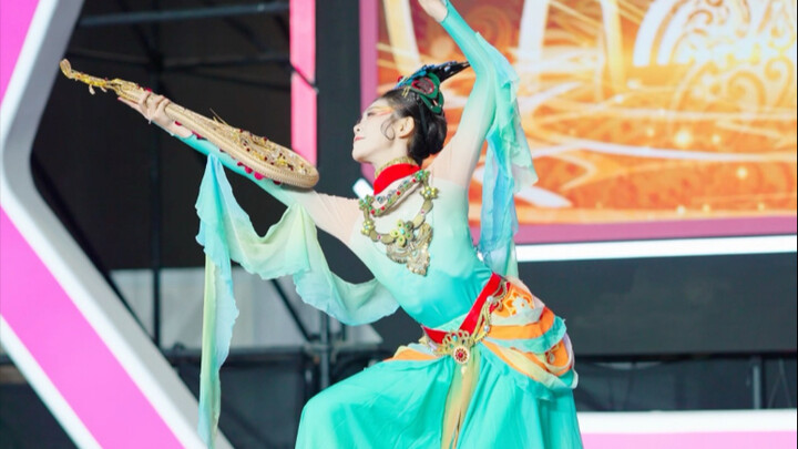 Penampilan langsung Xuefu | Panggung siaran langsung BW, tarian klasik Dunhuang “Melihat di Dinding”