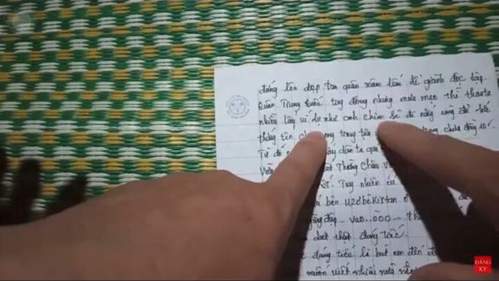 thanh niên đưa game vào văn