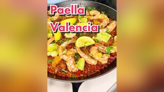 Let's get reddytocook paella valencia with the perfect socarrat base 👌🏾 spanishfood paellavalencian