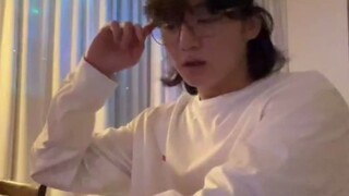 田柾国跳Seventeen教的Super后，继续哼Angel Pt1