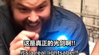 哥们终于做出了真正的光剑，结果随手把地球毁灭了...
