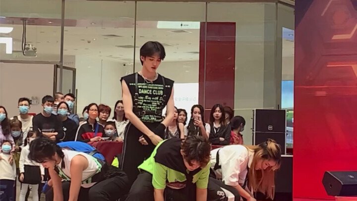 Guangzhou Random Dance Maniac โรดโชว์การเต้นคัฟเวอร์โดยตรงของ Huang Xuanchen [Stray Kids-MANIAC ·บทน
