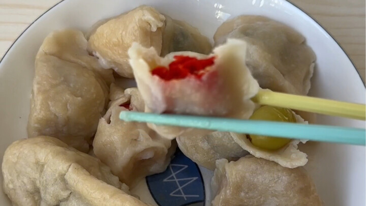 Kotak misteri pangsit bikinan pacar! Tolong aku!