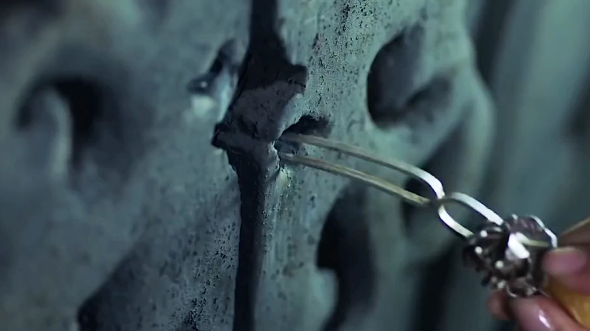 这怕不是从开锁公司请来的吧