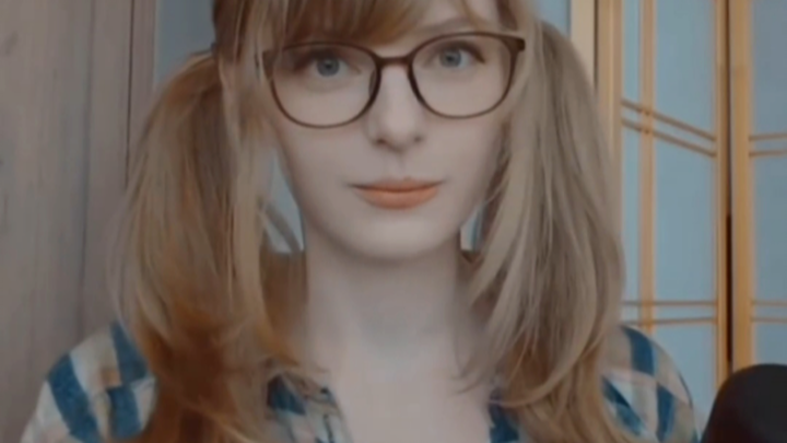 Ella Freya’s appearance before and after becoming famous