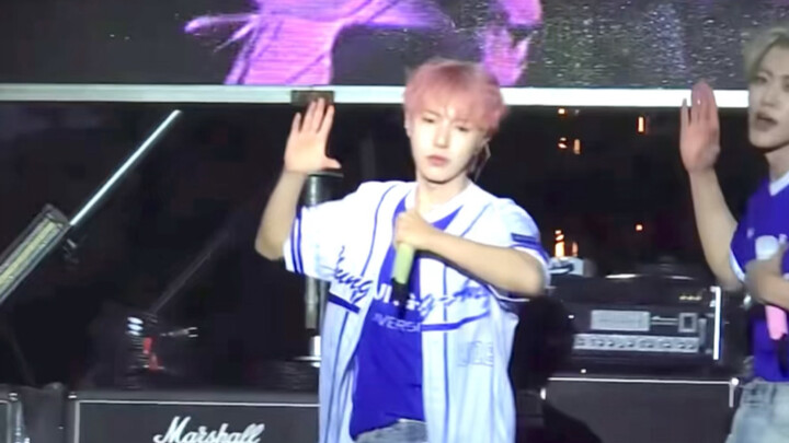 【Huang Renjun】“Siapa yang membagikan serbuk untuk perayaan ulang tahun universitas di Central?” Kump