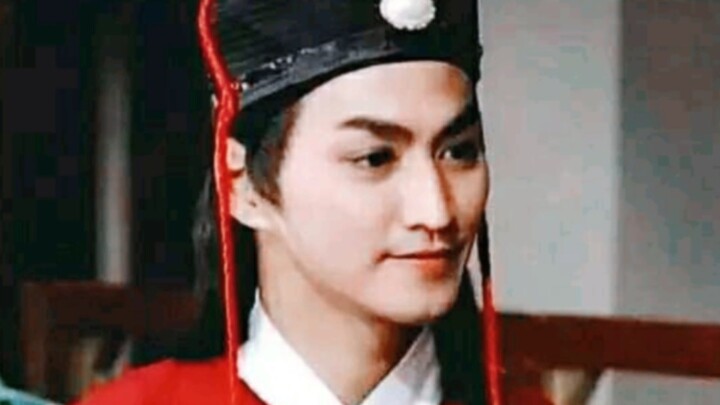 Oh my god! I completely understand why he can charm generations of people! Just a smile can make so 