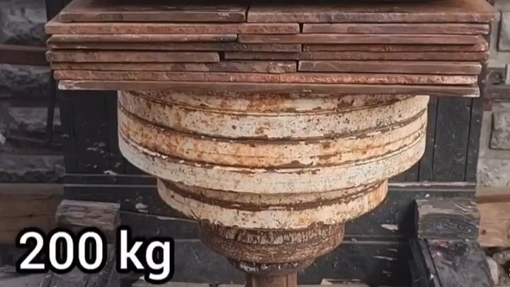 How much weight can a bottle of cola withstand?