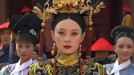 When Zhen Huan returned to the palace from Ganlu Temple, everyone was steeped in their own tale.