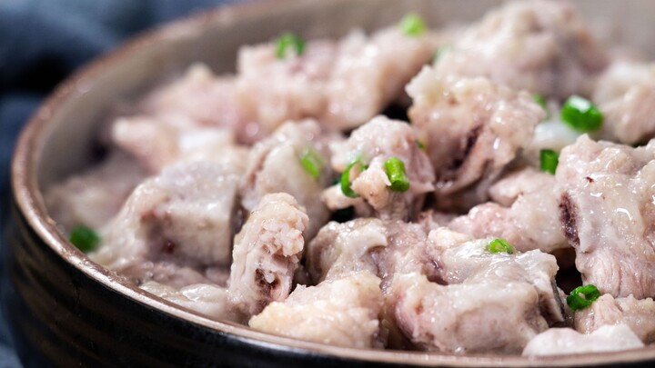 ปรากฏว่านี่คือวิธีทำซี่โครงหมูนึ่งกับเผือกค่ะ ฉันกินผิดวิธีมาหลายปีแล้ว!