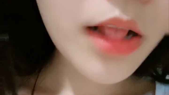 Hai semuanya, lidahku bisa menari!