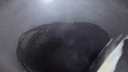 Một con tôm làm được bốn món ăn và một món canh, toàn là hương vị hải sản đậm đà
