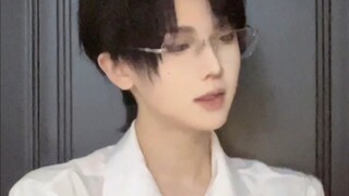 晚安大小姐！又在玩手机啊？