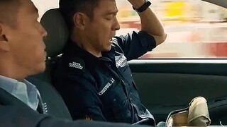 警察一直都在为我们服务，让我们一起致敬警察！