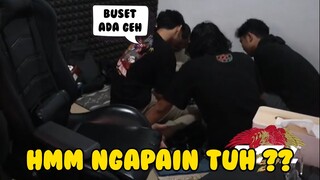 cowok ketika lagi nongkrong bareng...