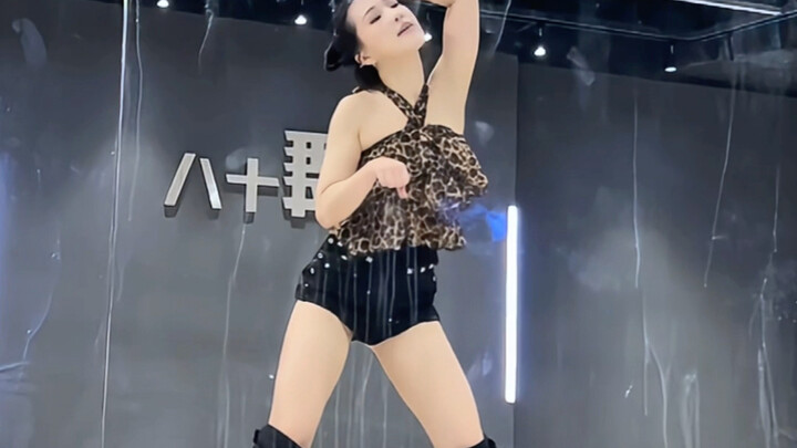 MEOVV「Meow」0.8倍速+数拍子版～ 就问谁还没学会！  小小原谅下自带漏雨效果的镜子…谁懂emmm…