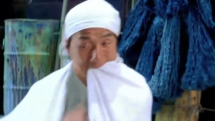 Uncle Long performs a lightning-fast costume change, effortlessly evading his pursuers.