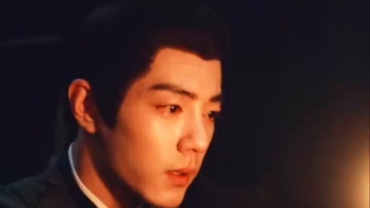 เขาหมดสติลงด้วยความเศร้าโศกหลังจากเห็นผิวหนังมนุษย์ของพ่อของเขาในห้องลับของศัตรู เขาสร้างหลุมศพมากมา